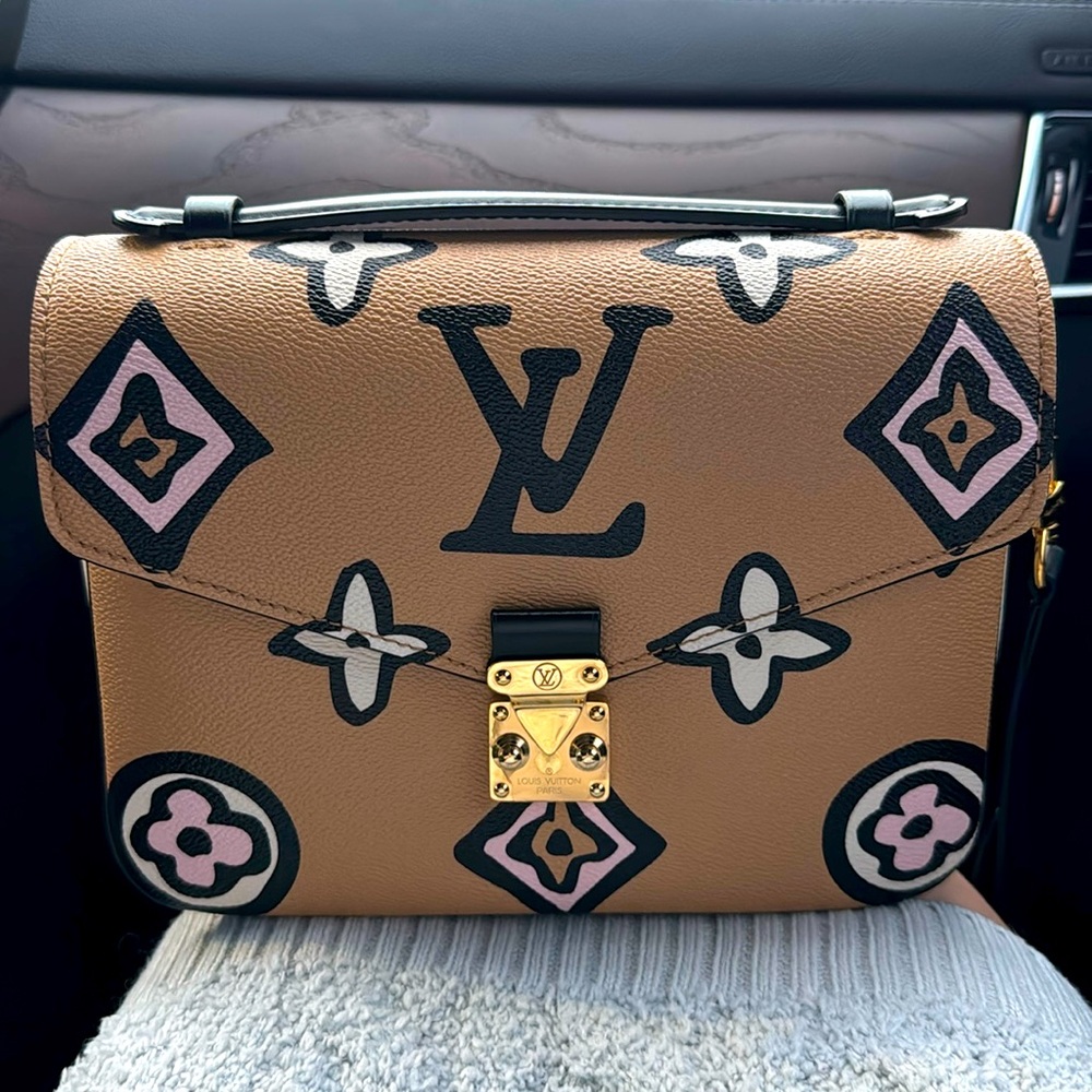 Louis Vuitton Monogram Giant Wild At Heart Pochette Metis Arizona